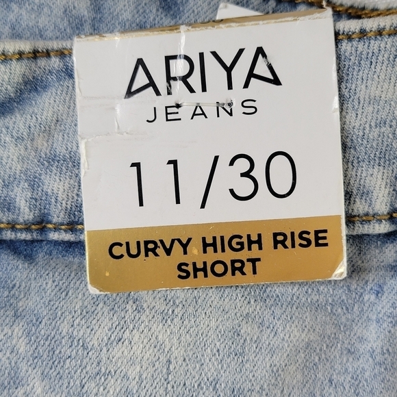 Ariya Jean Shorts Women Size 11/30 Curvy High Rise Raw Frayed Hem Denim New - Picture 5 of 13
